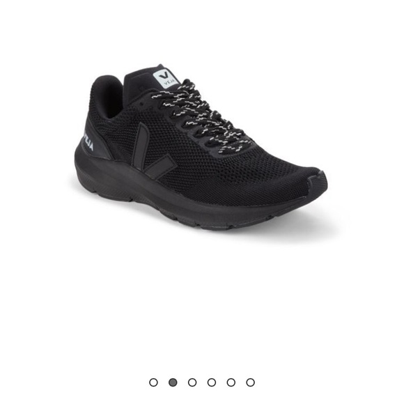 NWT Veja black sneakers EU size 40 (women’s 8 1/2-9/men’s 7).Brand new with box. - Picture 5 of 14